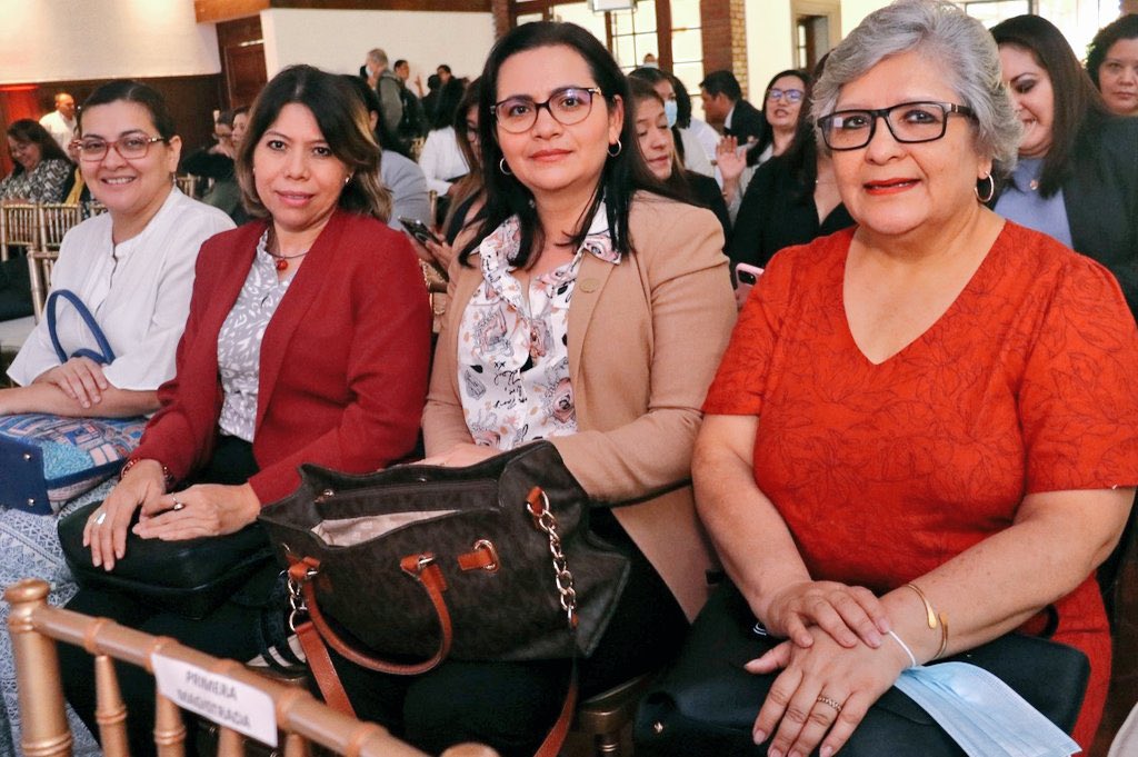 _CarmenMB's tweet photo. Parte del Legado gestión 2020/2023. Las Normas de Auditoría  Gubernamental con Estándares Internacionales, @CortedeCuentas,en ese marco en  Conferencia Magistral “Auditoría de Desempeño y su impacto en la Gestión Gubernamental en la vida de los Ciudadanos ”. https://t.co/y7uINO7dwq