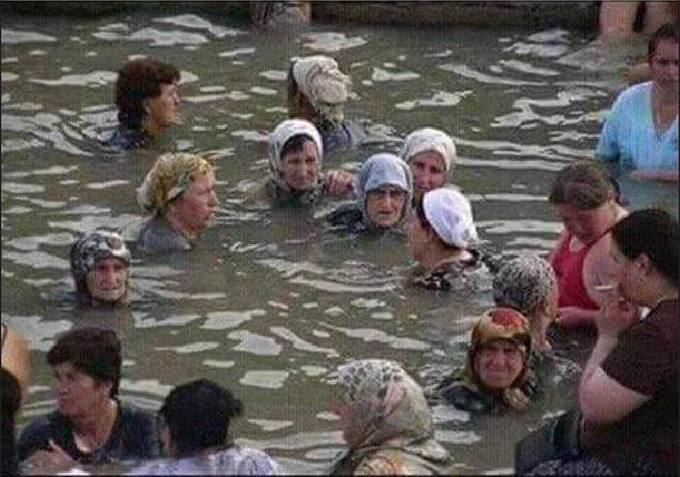 Uzaktan_Gelen__'s tweet photo. Denize mi girmişler yoksa evde Yasin okurken sel mi basmış henüz çözemedim... https://t.co/YfdriUMfpH