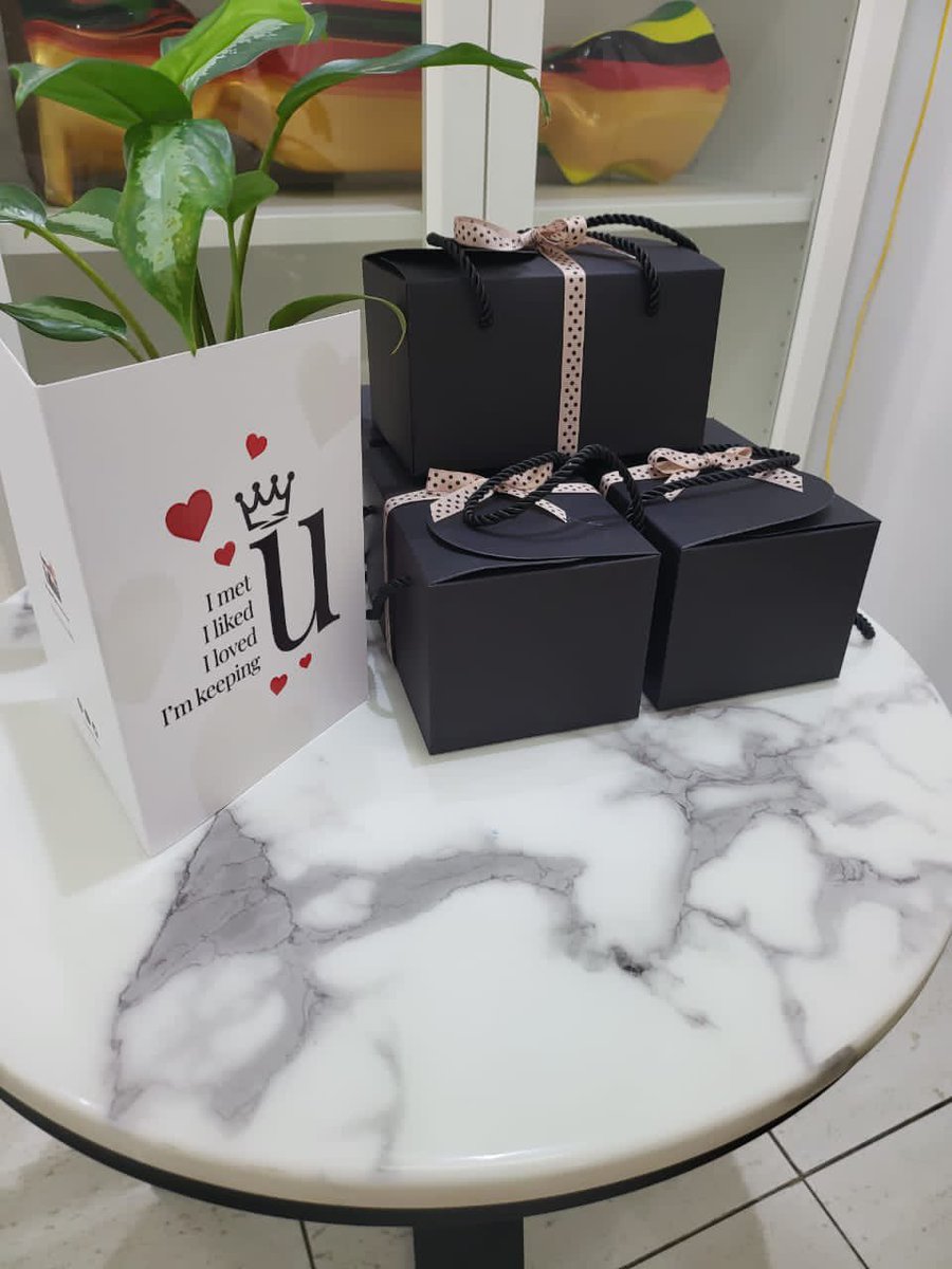 boxedblissgh's tweet photo. Simple yet elegant. 🎁
A personalized message accompanied with a gift can make a big difference. 

Contact Boxed Bliss for your next gift: 0242744983

#BoxedBliss #giftideas  #giftwrapping #giftcards https://t.co/LsCYTzv2ga