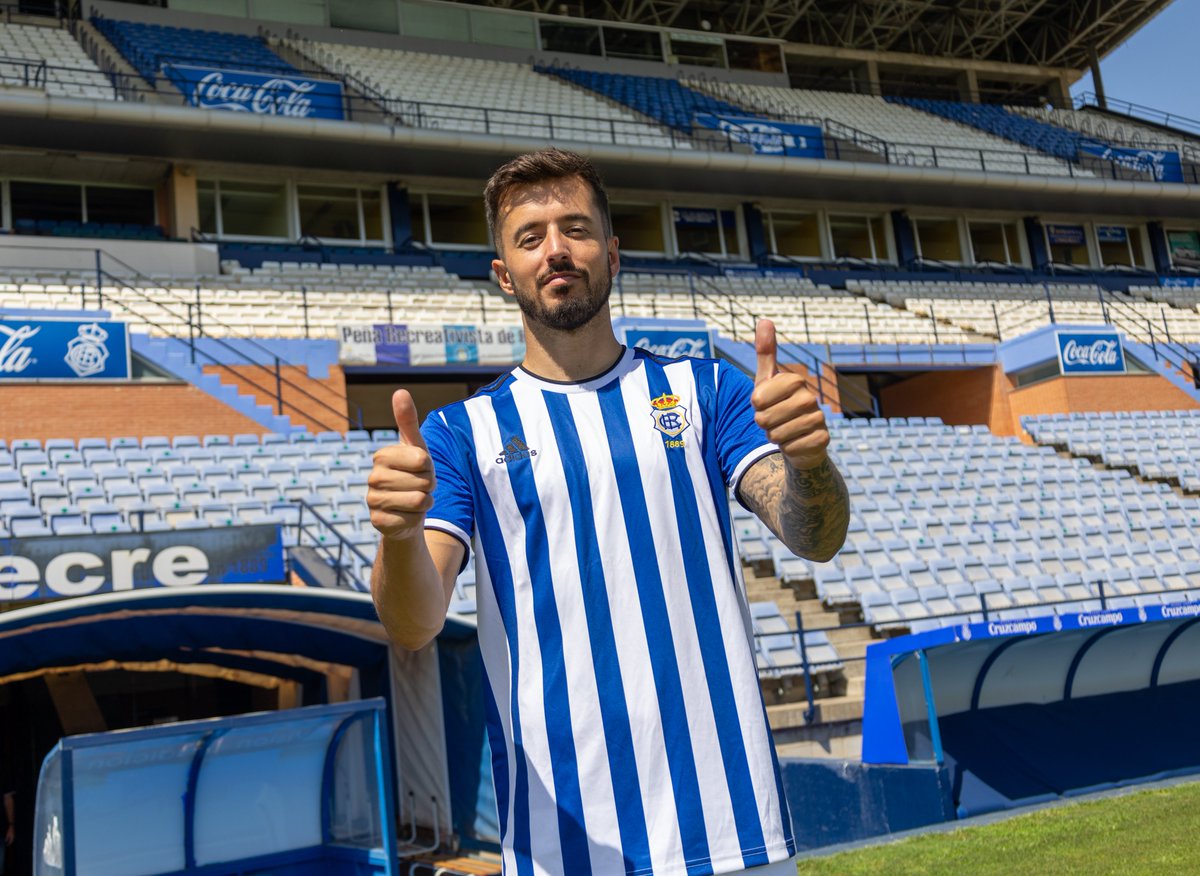 🔵⚪ El azul y el blanco le sientan muy bien a <a href="/DaniPinillos3/">Dani Pinillos®</a>, ¿verdad?

📸 Presentación oficial con el #Decano.

#𝙑𝙖𝙢𝙤𝙨𝙅𝙪𝙣𝙩𝙤𝙨 #𝙑𝙖𝙢𝙤𝙨𝙍𝙚𝙘𝙧𝙚