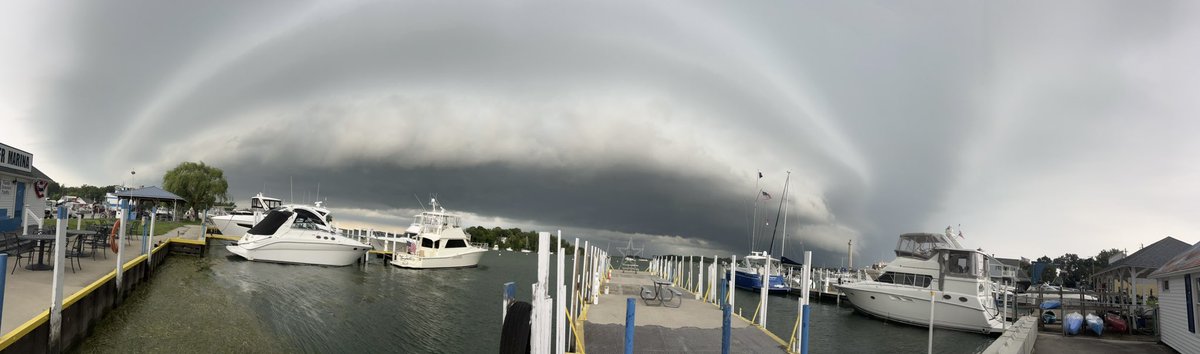 linder_deb's tweet photo. A rainbow of shelf clouds over the harbor of Put-in-Bay, Ohio @BetsyKling #shelfcloud #rainbow #ohio #lakeerie https://t.co/sC2UzM1Q7b