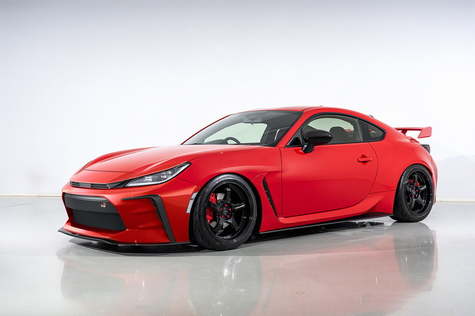 schassis_eddi's tweet photo. AIMGAIN posted their GR86 kit to their Japanese website.

5 pc body kit includes: Front Bumper (including eyeline), Side Spoilers, Rear Diffuser, Roof Spoiler, Rear Wing

They list it as "Normal Fender Version" - I wonder if they intend on making a wide body version in the future?