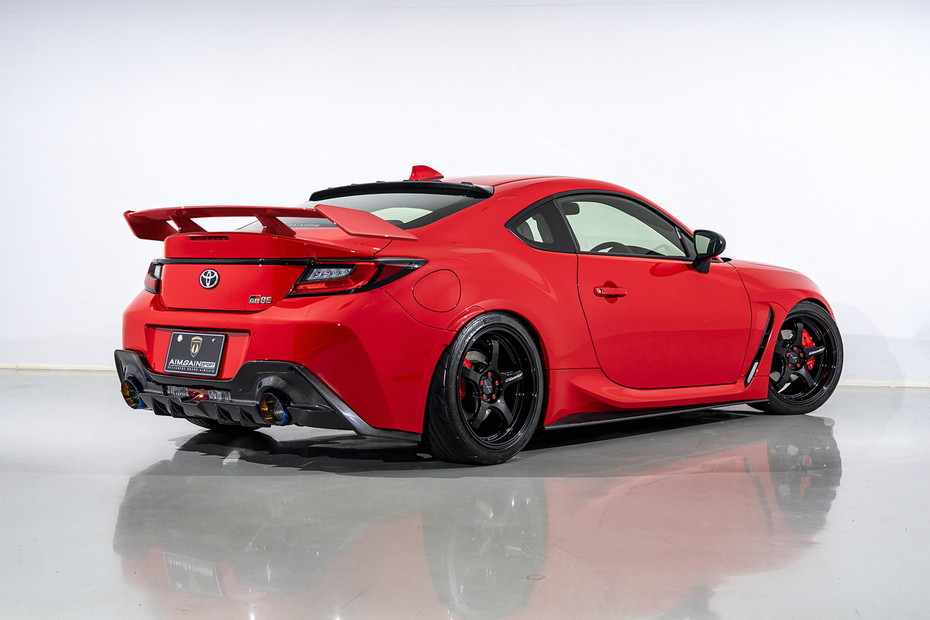 AIMGAIN posted their GR86 kit to their Japanese website.

5 pc body kit includes: Front Bumper (including eyeline), Side Spoilers, Rear Diffuser, Roof Spoiler, Rear Wing

They list it as "Normal Fender Version" - I wonder if they intend on making a wide body version in the