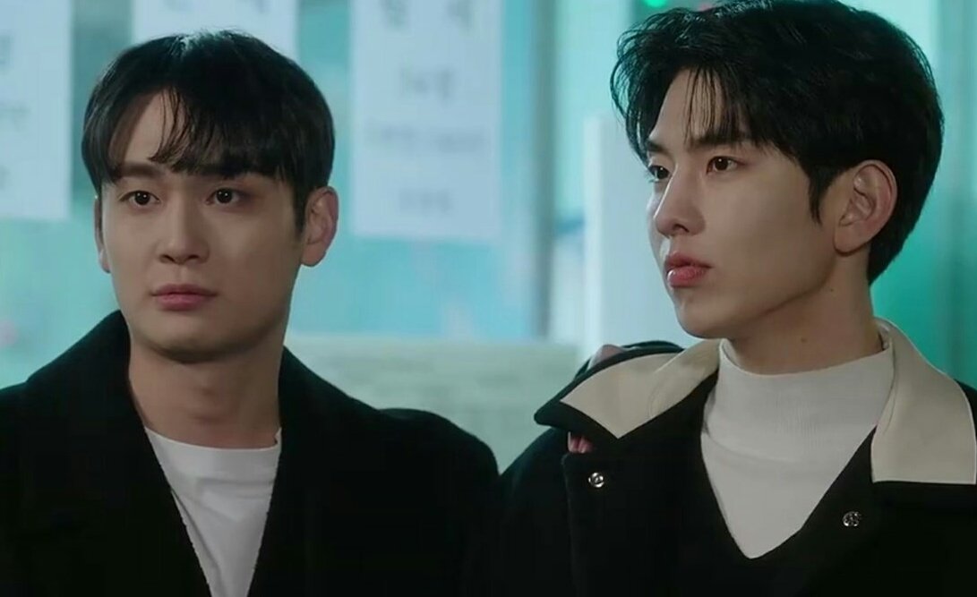 afhprchya's tweet photo. INI SI PALING PLOT TWIST. Gua dah mikir cewek yang bikin jinsoo nolak jinhee secantik apa kan mana jinsoo bucin banget walaupun hubungan nya putus nyambung,TERNYATA EMANG SI TAMPAN MILIK SI GANTENG 😭💖 #NotOthersEp12 https://t.co/U627XMVIpG