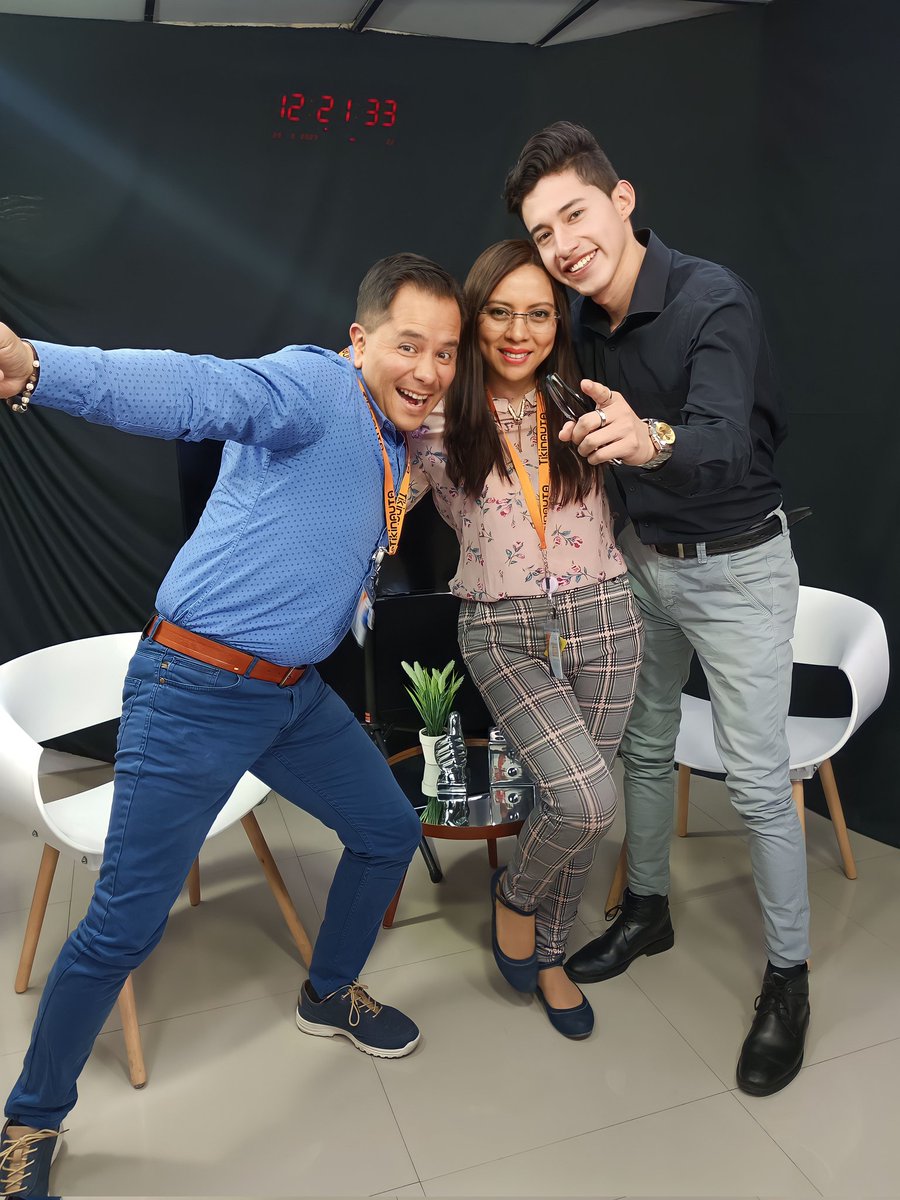 Hoy, @majitocascoec nos brindó  un taller muy entretenido sobre locución y radio, gracias por compartir tus conocimientos y experiencia con nosotros. 🧡

#Tikinauta #Medios #Radio