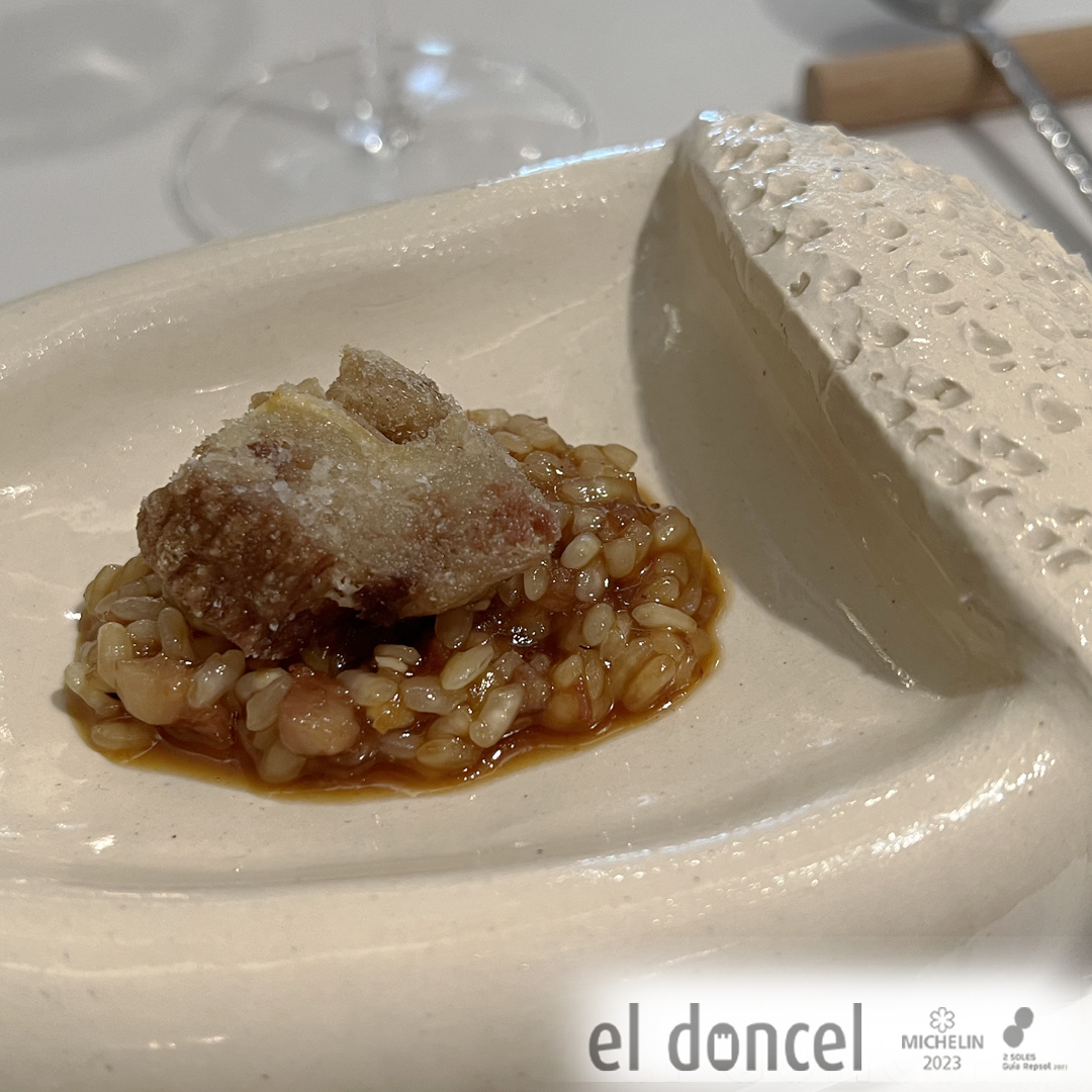 eldoncel_'s tweet photo. Paseo gastronómico..."Tierra y Sal", #eldoncelrestaurante.
Cada plato de nuestro Chef Enrique Pérez Chef es una auténtica obra de arte.
Arroz meloso y oreja suflada.
@eldoncel_ #michelinguide
#eldoncelhotel #siguenza #estrellamichelin⭐️ #hoteles #hotelconencanto https://t.co/L0qLkZhIYX