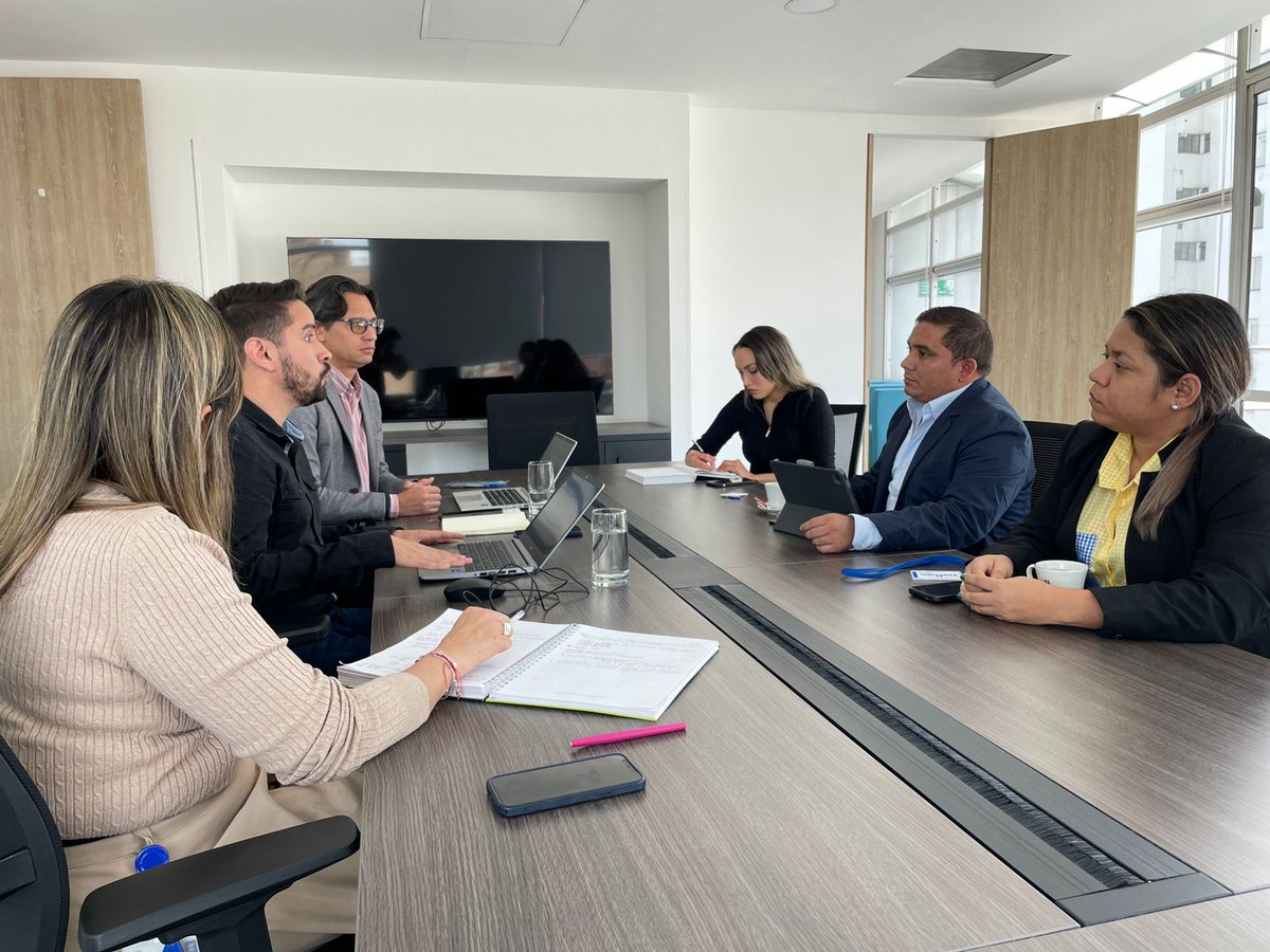 CarloSierras's tweet photo. exitosa  reunión con el @FondoFFIE para darle inicio a la construcción de la i.e.d Juan Francisco Ospina  vereda el 50 municipio @Alcaldiafcion seguimos avanzando en educación mejorando la calidad de infraestructura educativa en el sector rural @RenovacionCo @AvelinoMartiART https://t.co/8rSlarhA8w