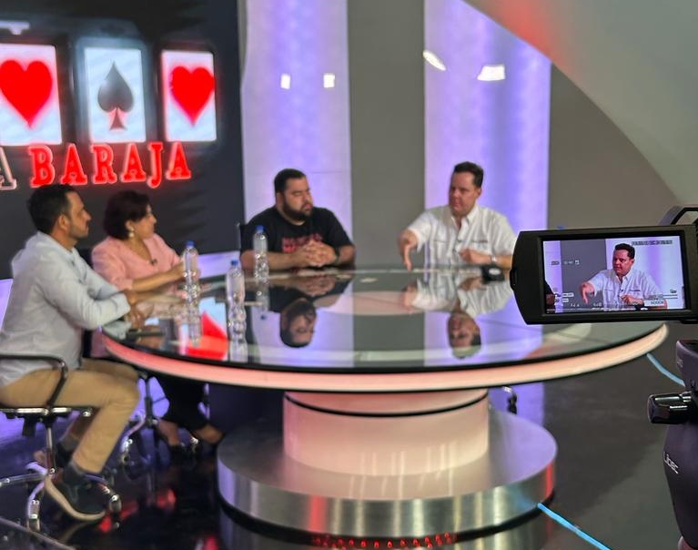 lic_aguadohdez's tweet photo. Muchas gracias por el espacio en #LaBaraja con mi amiga Brenda @maurer08
Muy padre ejercicio de debate...
Por mucho es #MejorMarcelo y ganará las 5 encuestas... https://t.co/bqYnHEWdcF