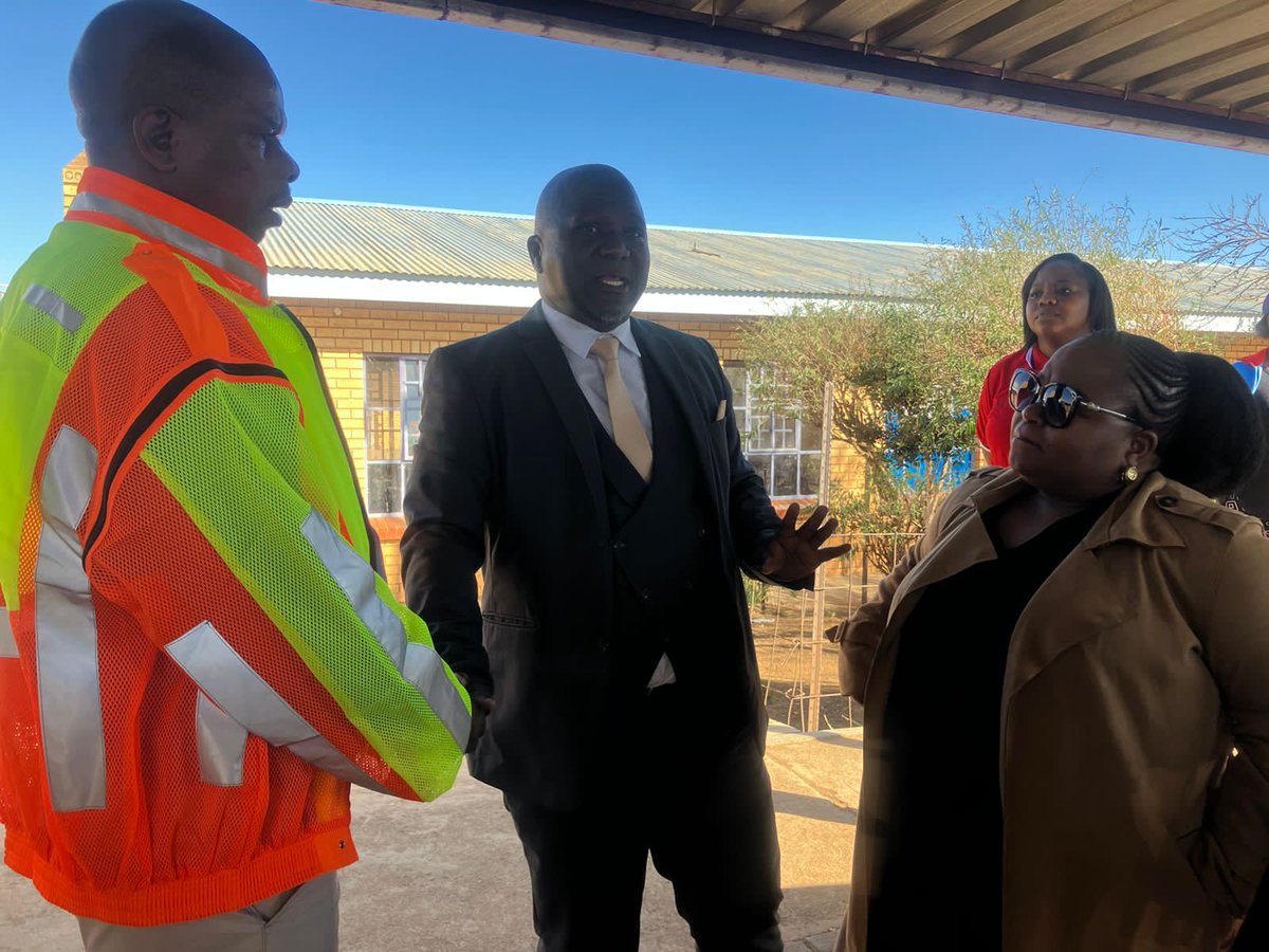 Eunice_Mgcina's tweet photo. From Ward 102, I went to Ward 5 in Driezek, Orange Farm to conduct a joint oversight visit with MMC for Community Development Cllr @LubaMagwentshu alongside Ward Councillor Mxolisi Ndzondo and @JDA_joburg officials.
#servicedelivery
#developmentplanningcoj
#CityofJoburg
#ward5 https://t.co/20SXDvYCYZ