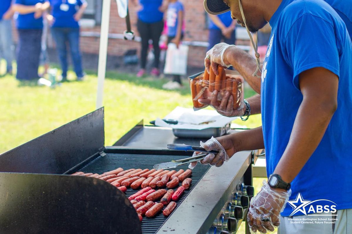 Nickknack54's tweet photo. Community is everything!  Broadview middle back to school bash! https://t.co/pob0iXhlW5