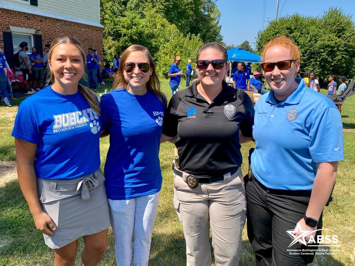 Nickknack54's tweet photo. Community is everything!  Broadview middle back to school bash! https://t.co/pob0iXhlW5