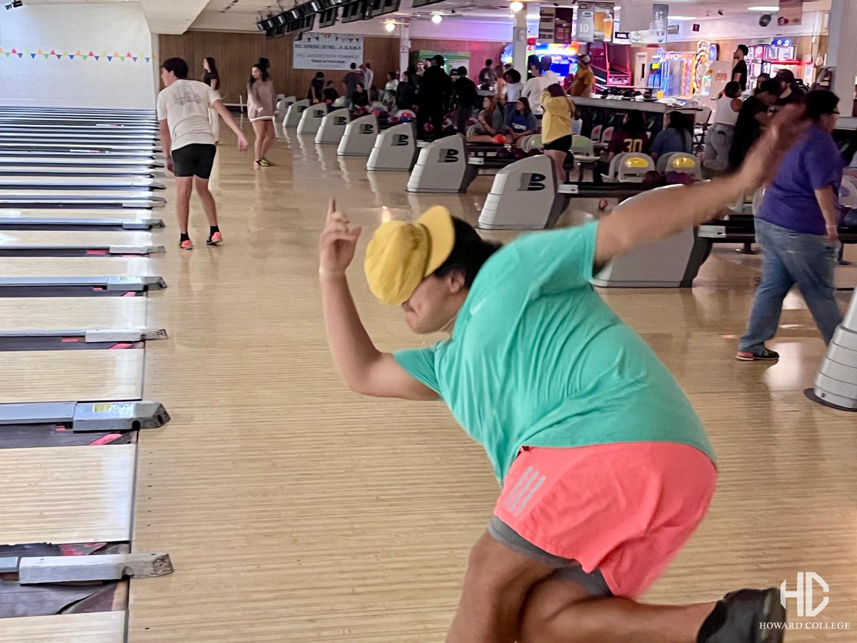 HC_BigSpring's tweet photo. Big shout out to Big Spring Bowl-a-Rama for letting Howard students take over the lanes for the night! Thanks to everyone who came out and made Bowling Night a huge success 😁 🎳 👏🍕
#Howardbigspring #bowlingnight https://t.co/fCwzMHliL9