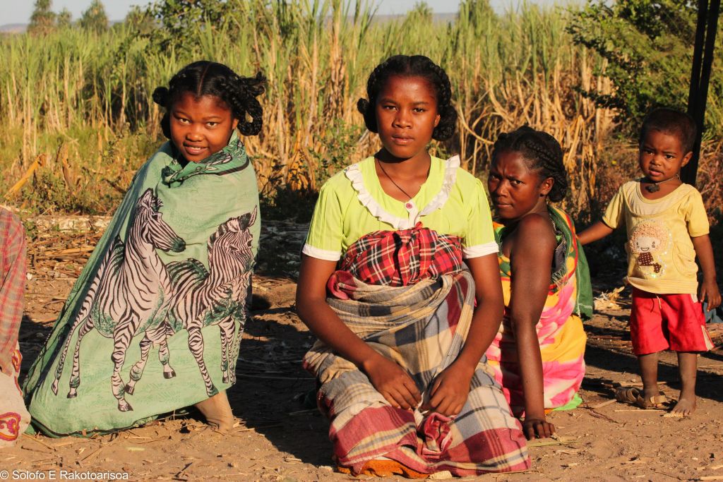 RseSolofo's tweet photo. #Sakalava women tribe from W #Madagascar #Menabe https://t.co/TS8RZJzi2W