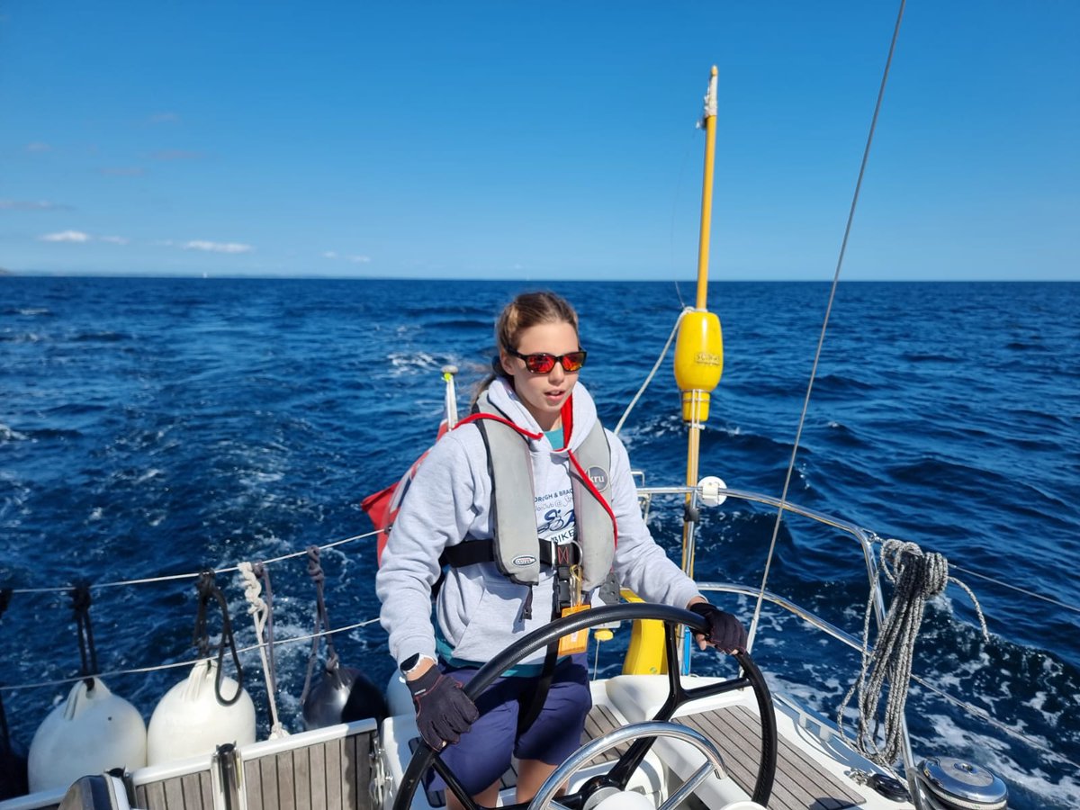 DevonSailingExp's tweet image. Blue skies and happy faces aboard Bewitched this week during our RYA Family Training course. A chance for the teenagers to learn new skills and the more experienced family members to refresh their skills.