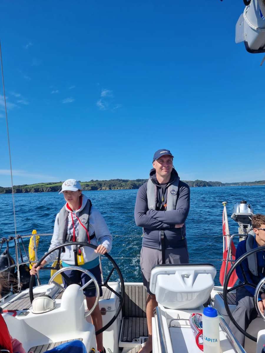 DevonSailingExp's tweet image. Blue skies and happy faces aboard Bewitched this week during our RYA Family Training course. A chance for the teenagers to learn new skills and the more experienced family members to refresh their skills.