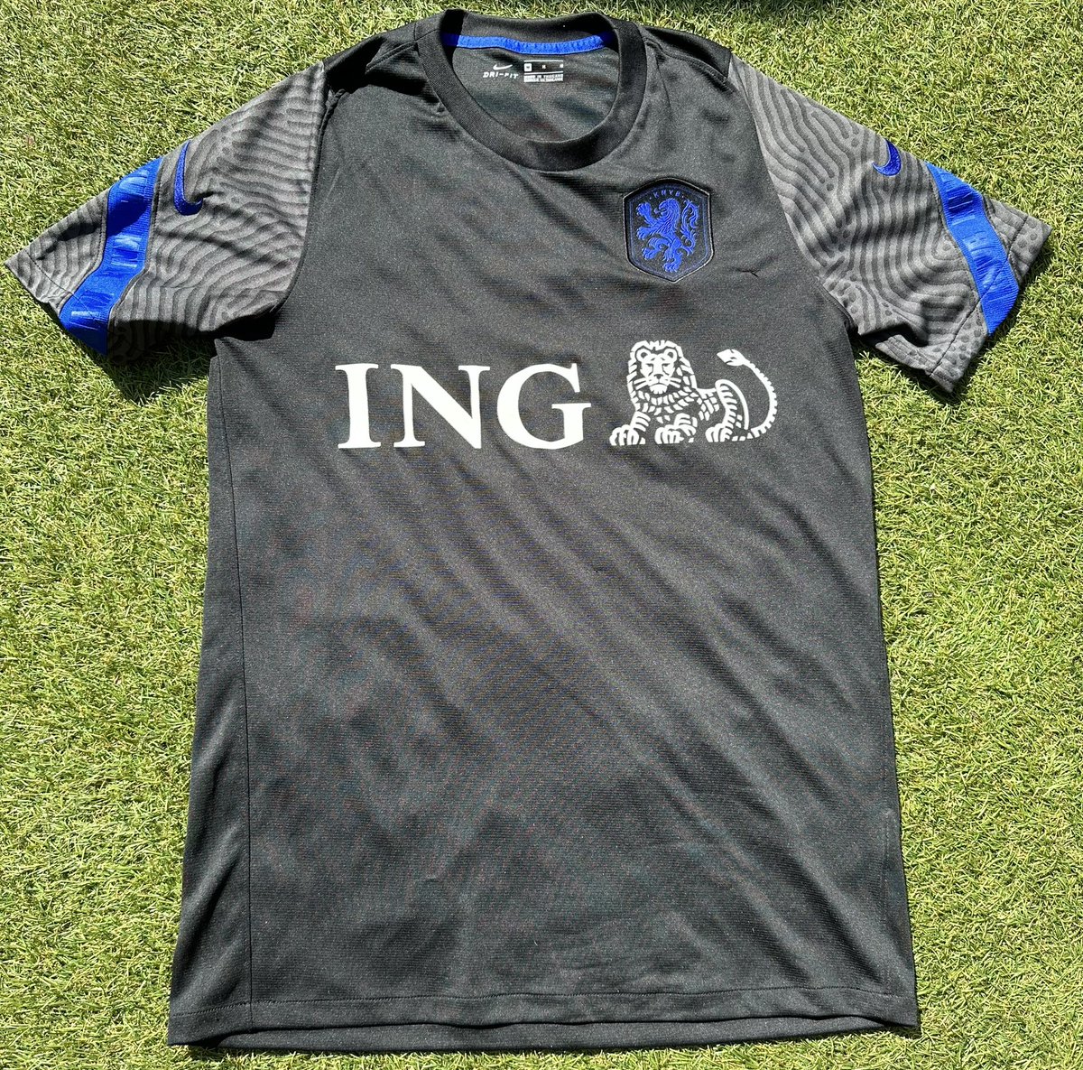 Nvs_kits's tweet photo. @_FullKitWankers Netherlands training kit - XL
Very good condition, only one pull as seen on photo 

£25 https://t.co/AH4LeoHEKb