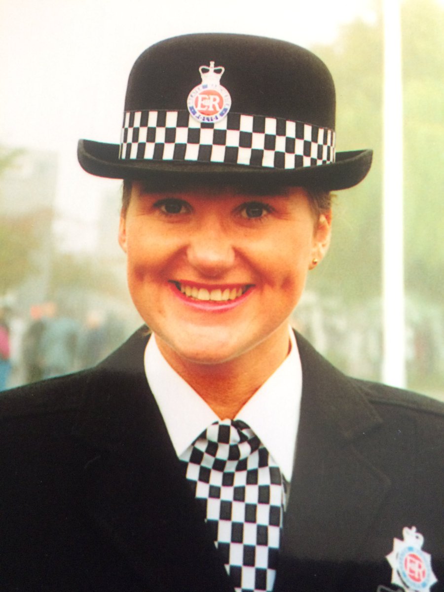 Gilllee18's tweet photo. And just like that ! 30 years ago I took an Oath to Serve &amp; Protect. So many highs &amp; lows ,lots of laughter &amp; tears .

I feel privileged to have supported many courageous families in their moments of grief &amp; protected those who were most vulnerable.  

finished where I started! https://t.co/797ugJVlAz