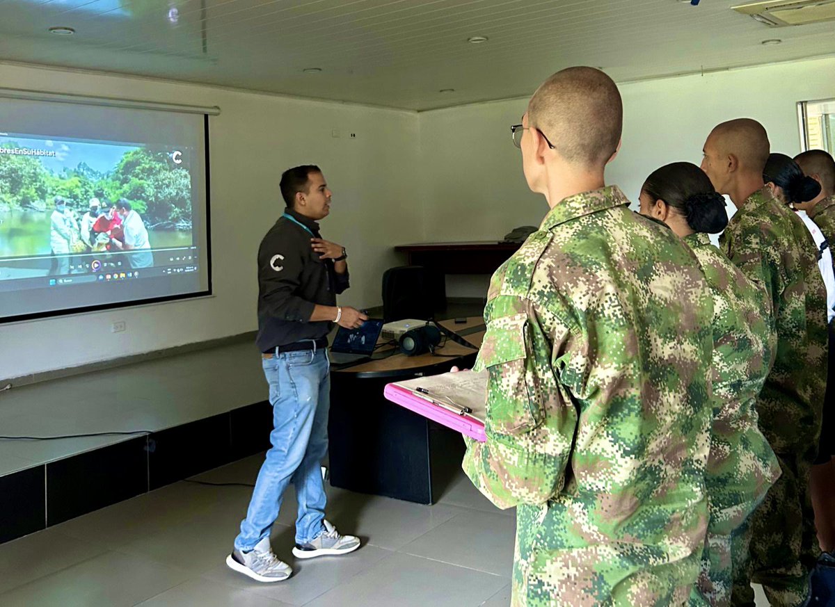 CORMACARENA's tweet photo. ¡Nuestra fuerza en el territorio! 💪🏻🌳
Hoy estamos con los uniformados de la Séptima Brigada del Ejército Nacional, a quienes constantemente actualizamos frente a normatividad ambiental y todo lo relacionado con la conservación de los recursos naturales.
#Somosvida #Somosmeta https://t.co/Yk8dhyd261