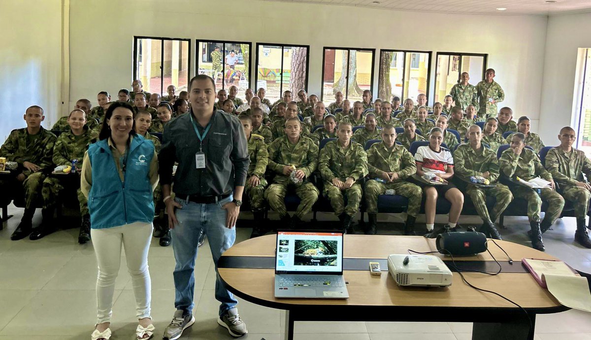 CORMACARENA's tweet photo. ¡Nuestra fuerza en el territorio! 💪🏻🌳
Hoy estamos con los uniformados de la Séptima Brigada del Ejército Nacional, a quienes constantemente actualizamos frente a normatividad ambiental y todo lo relacionado con la conservación de los recursos naturales.
#Somosvida #Somosmeta https://t.co/Yk8dhyd261