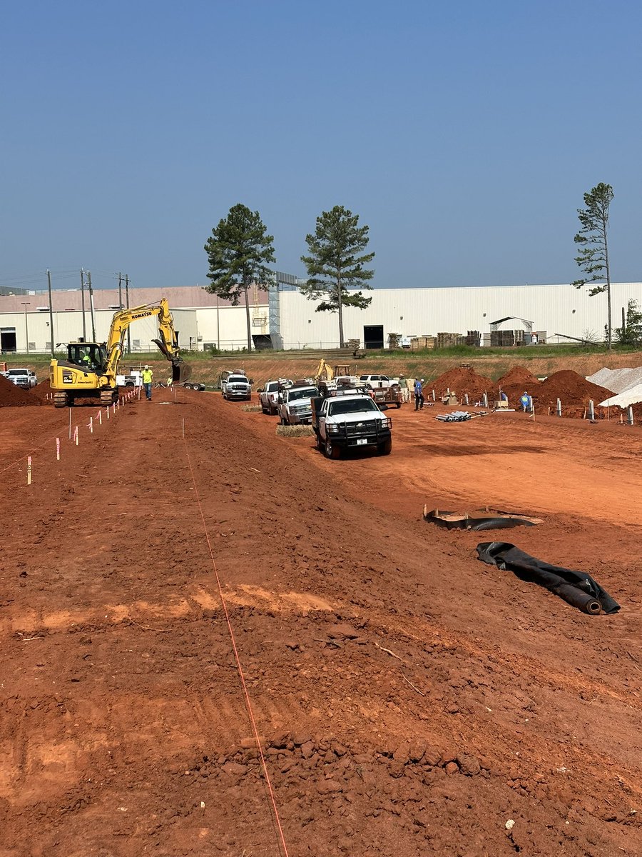 ZachKBradford's tweet photo. Building the infrastructure of the future in Sandersville, GA #bitcoin 

Local crews working hard &amp; making swift progress on the site expansion.  Concrete &amp; foundation work is expected to start  next week.   

@CleanSpark_Inc  @Sandersville_GA https://t.co/JDnSvziJQh