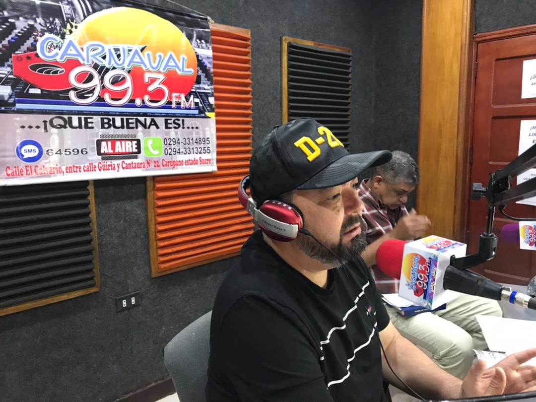 Durante su programa radial "En Vivo con Julio Rodríguez", el alcalde del municipio Bermúdez manifestó el orgullo por el Cuerpo de Bomberos de Carúpano.
#ConsensoPorElBienestar 
#PrensaJulioRodríguez
#EnAgostoAccionesYSoluciones