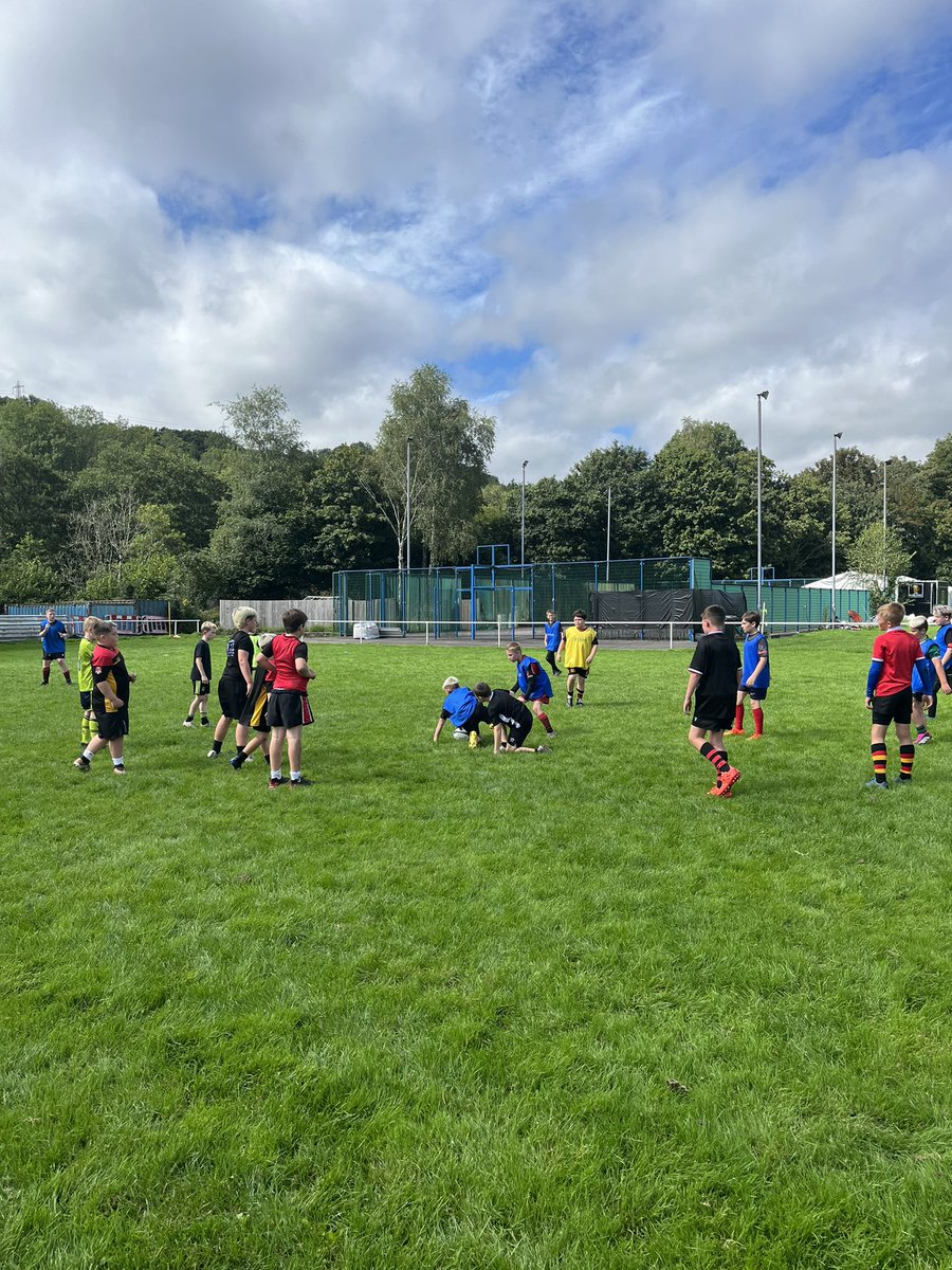 CRugbyCommunity's tweet photo. Back at it with another great WRU Fit, Fed and Fun camp today @ynysowen 

Loads of fun games in the Sun today at a packed camp.

Spare packed lunches donated to the local youth club tick ✅

@WRU_Community 

#fitfedfun https://t.co/2sDS419BjA