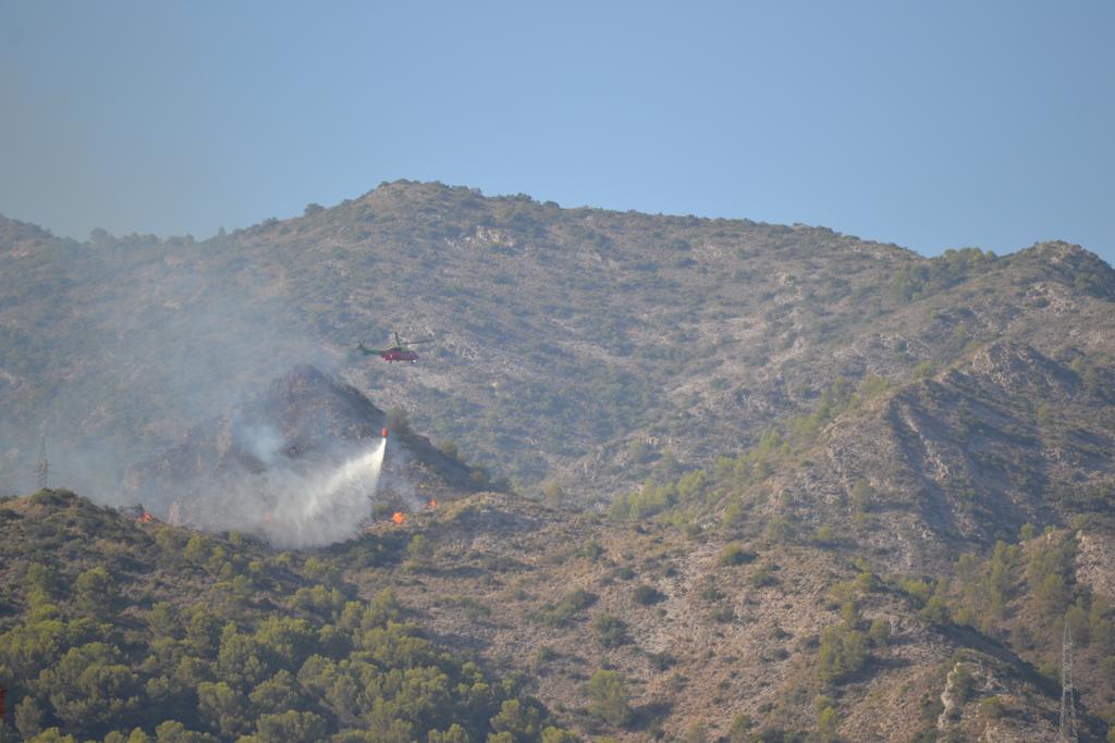 🔴 #IFMarbella, ESTABILIZADO a las 20:15 horas.

ACTUALIZAMOS MEDIOS:
6 helicópteros, 3 aviones, 2 autobombas, Unidad Médica, Unidad de Análisis de Incendios Forestales y un centenar de efectivos terrestres.