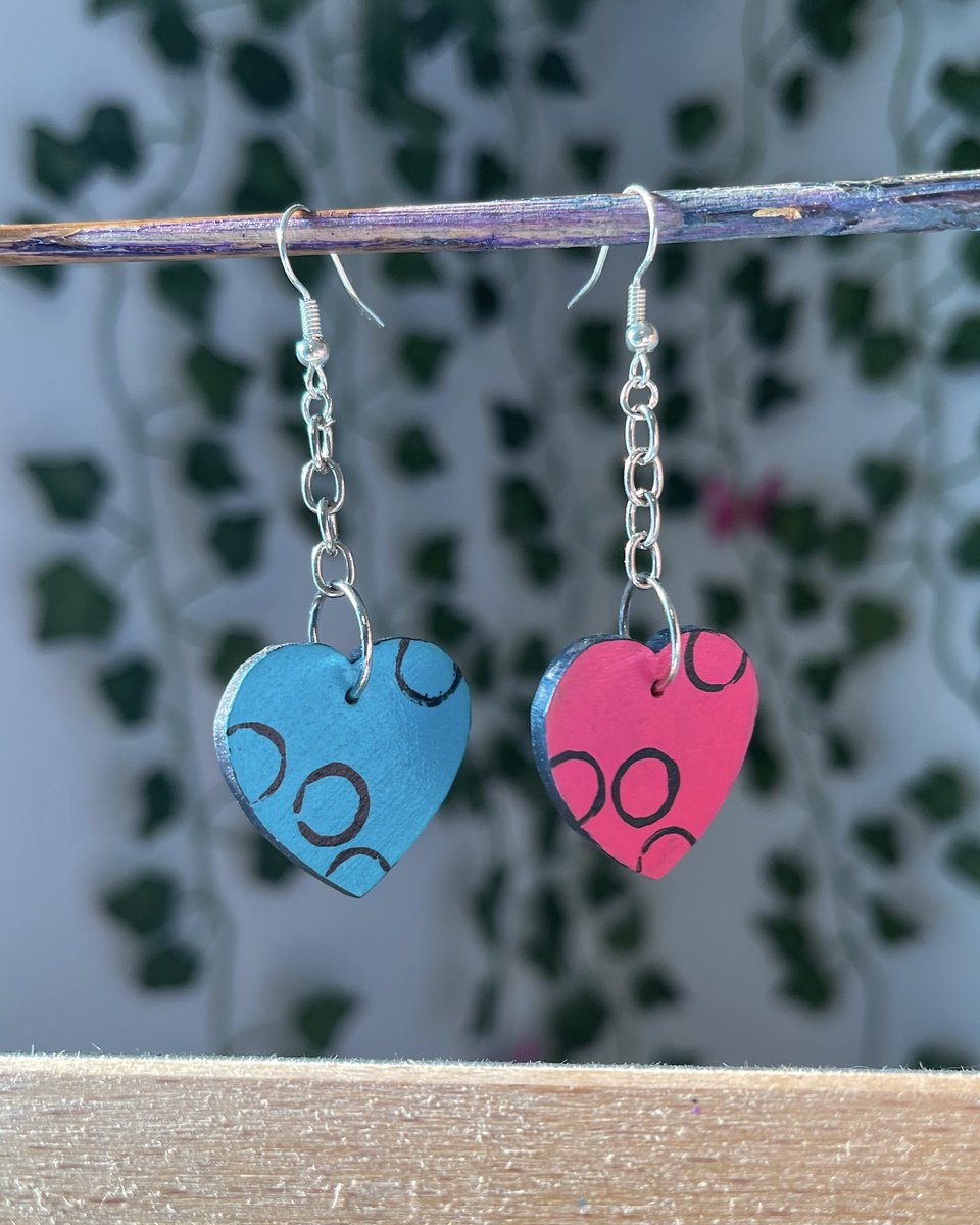 freakinlex's tweet photo. hi friends :)

all of my earrings are $5.00 a piece if you buy 2 or more!

this month has been extremely slow so pls share with a friend <3 love ya https://t.co/PALw9u8g8K