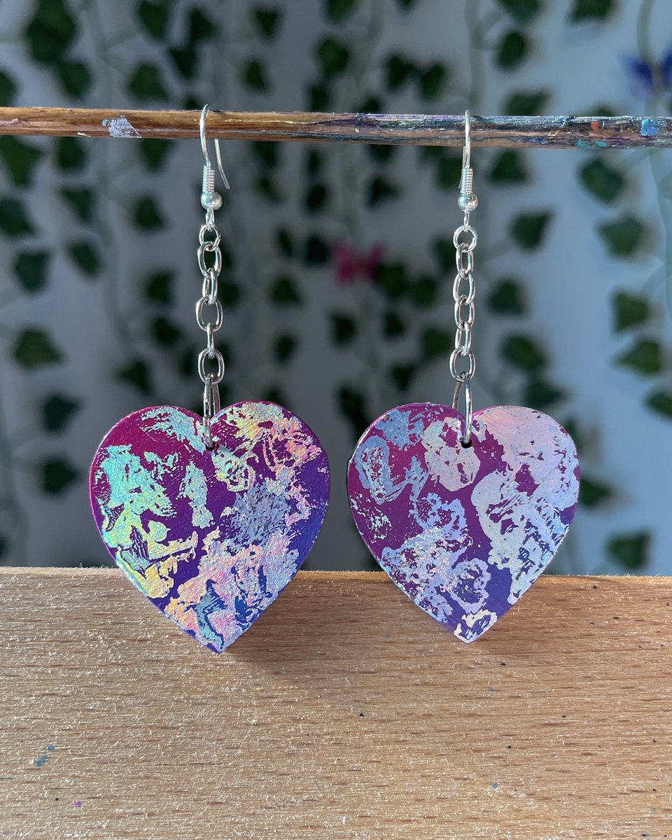 freakinlex's tweet photo. hi friends :)

all of my earrings are $5.00 a piece if you buy 2 or more!

this month has been extremely slow so pls share with a friend <3 love ya https://t.co/PALw9u8g8K
