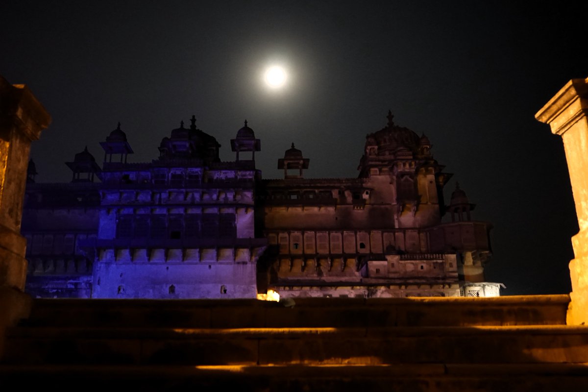 As an Indian watching #ISRO's telemetry, I imagined each of the 19 mins while #Chandrayaan3 braked @ 30 km up to touch down upright w/o damage amid rock &amp; crater 

Reminded of Apollo 11's #MoonLanding &amp; its plaque: We came in peace for all mankind

Still feel like a kid today