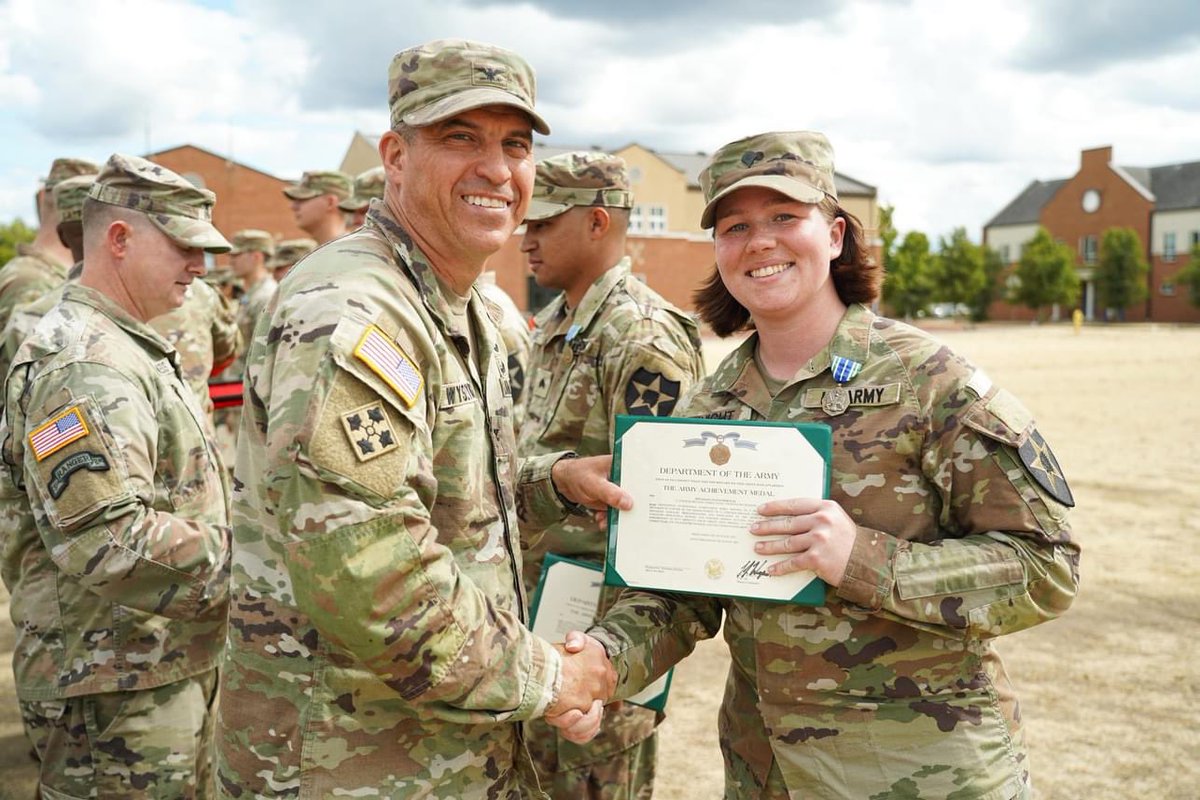 Yesterday Leaders recognized Soldiers for their support to Task Force ATLATL during Korea Rotational Force 12. COL Leo Wyszynski, @7thID DCG - Operations, presented the Army Achievement Medal for their outstanding performance and dedication to the mission. Well done Lancers!