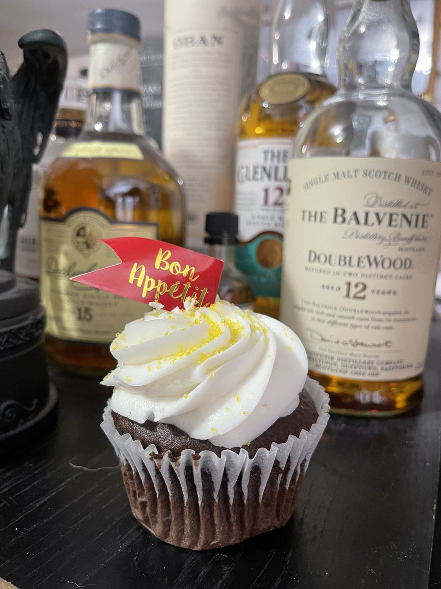 Travis Louie (eccentric creative person) tweet media