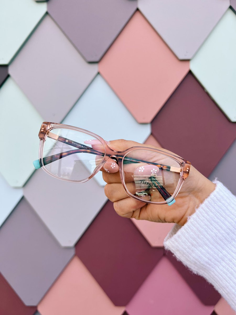 Beyond_Vision_'s tweet image. Even when the weather’s gloomy, you can stay bright and sunny with @TiffanyAndCo frames from Beyond Vision. 🌸 #yeg