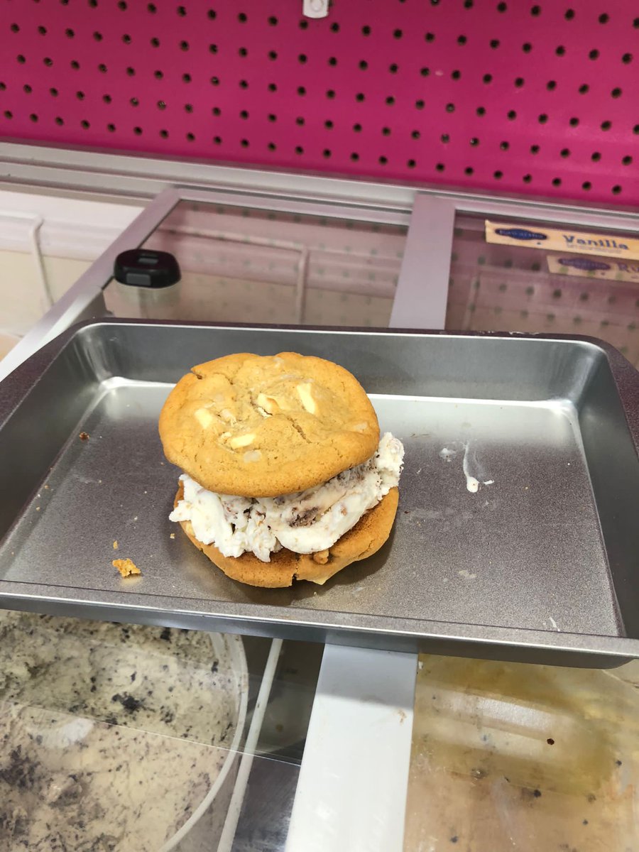 ZombieMobCanada's tweet photo. Some new items added to our menu ! Yummmm ! 

#floats
#icecreamsandwich
#homemadelemmonade

🧟🐕🌭🍦🧟🐕🌭🍦🧟🐕🌭🍦 https://t.co/FtcyZrR49e