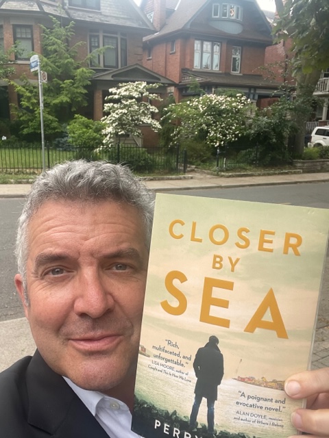GillerPrize's tweet image. "Hi, I’m @rickmercer. Sometime broadcaster, sometime writer, always in search of a great book. In the summer I want escapism. I want a tall tale. Which is why I can’t wait to crack open Perry Chafe's Closer by Sea." What are you reading this summer? #CravingCanLit