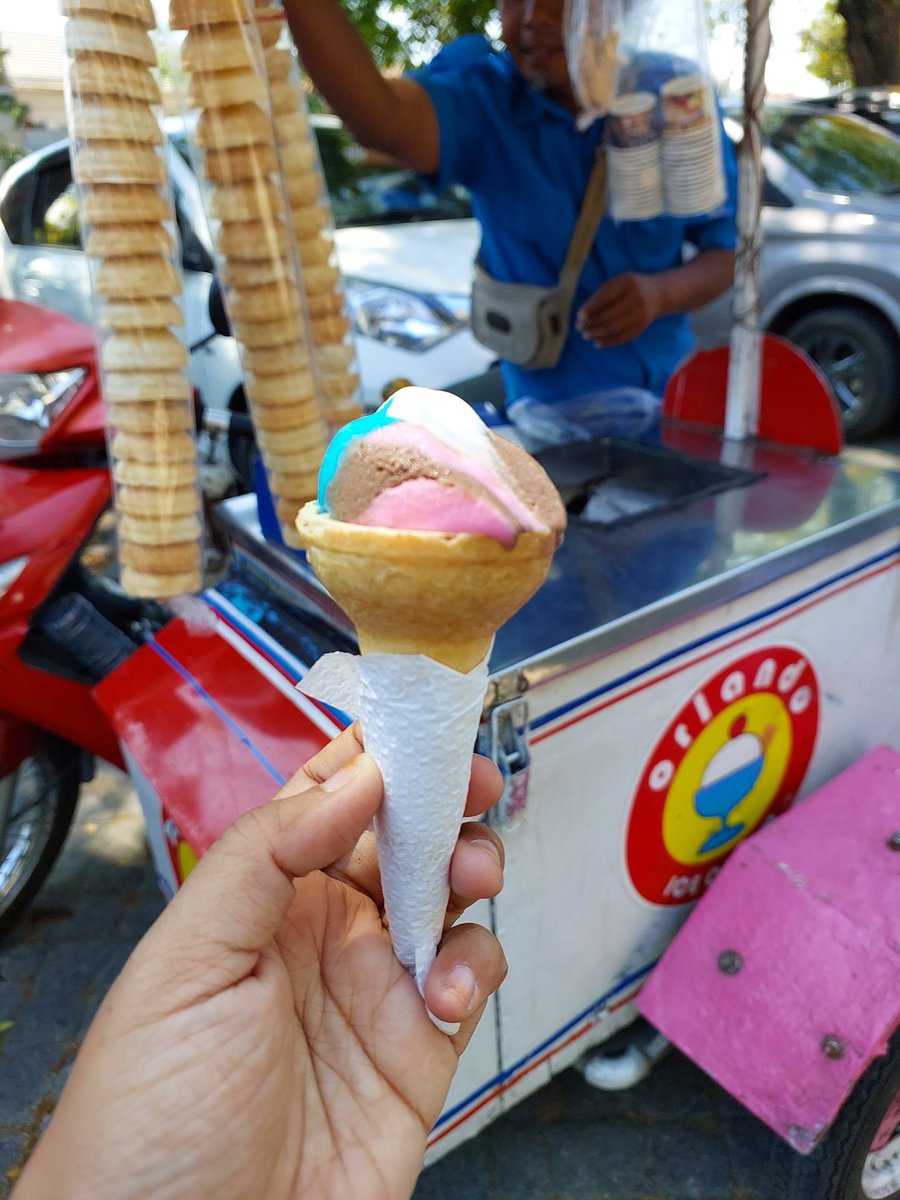 egy1azbin tweet media