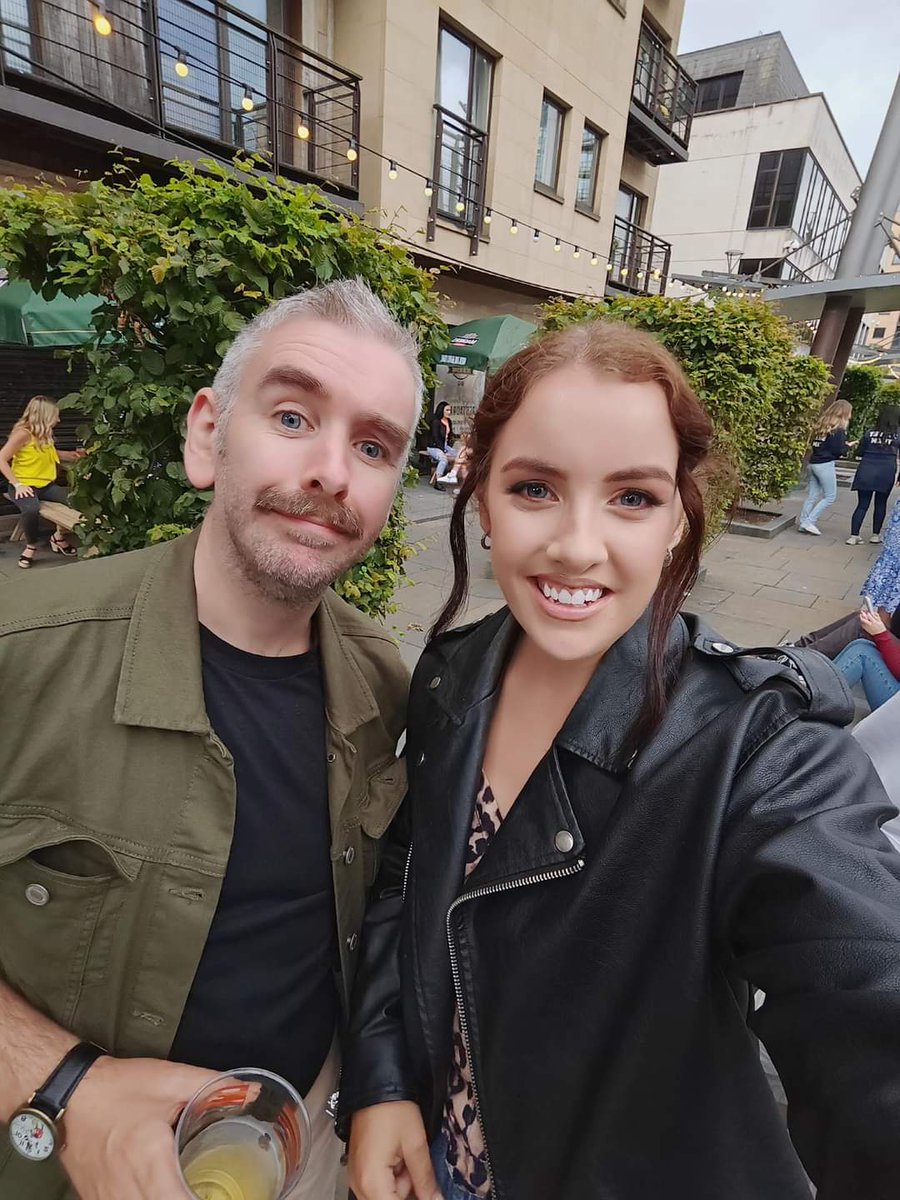 Chadderbox2018's tweet photo. She takes better selfies than me ๐ โค๏ธ #BeckyHill #CHSq https://t.co/JMRt9P2UUA