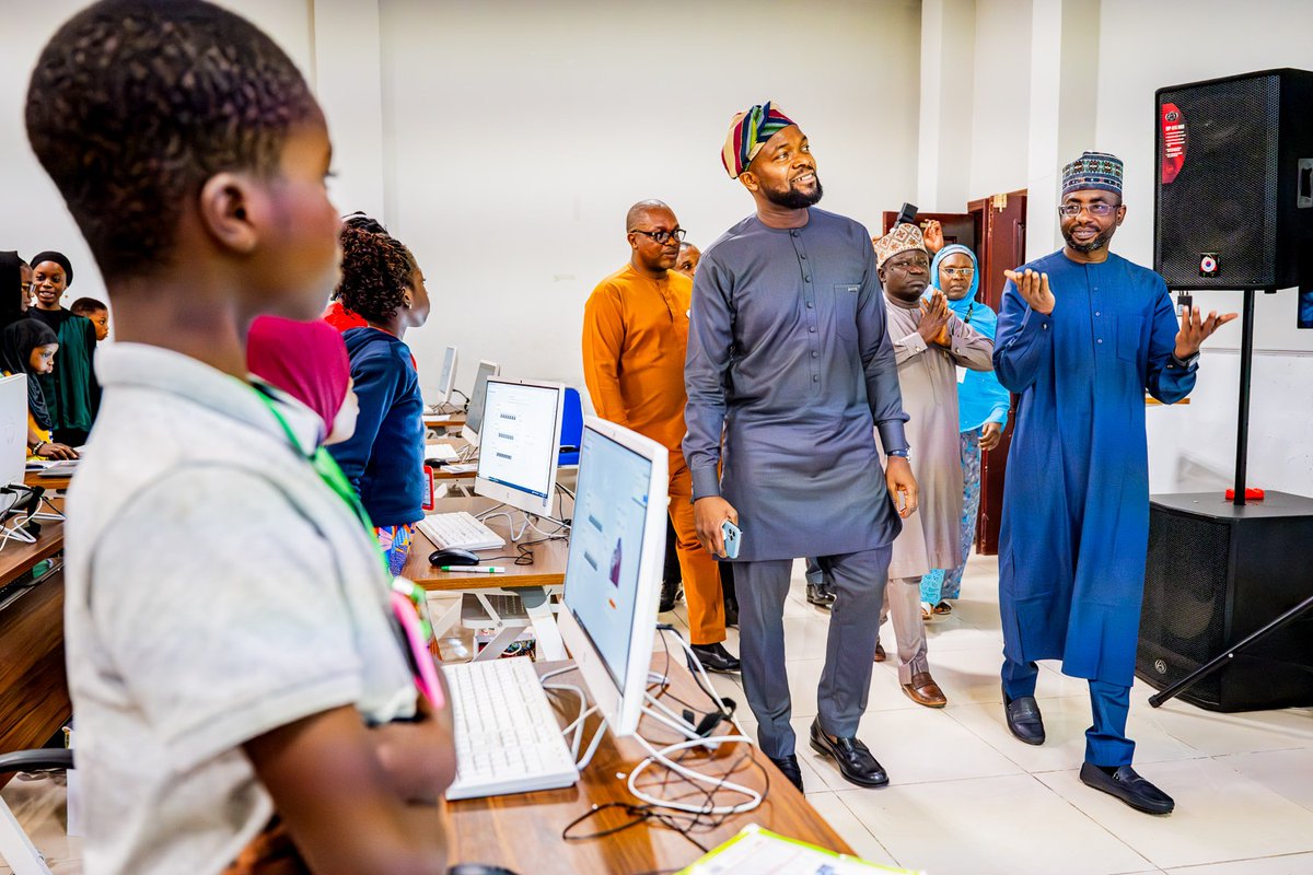 NITDANigeria's tweet photo. The Honourable Minister, Federal Ministry of Communications, Innovation and Digital Economy, Dr @bosuntijani in company of the  Director General, @NITDANigeria, @KashifuInuwa visited the e-Government Training Centre, Kubwa, where two trainings, Women ICT Training and Empowerment programme  & SB4KIDS, are concurrently taking place.

The Minister had an interactive session with some of the beneficiaries and expressed his delight in the effort so far. He assured that such initiative would be extended to all states of the nation.