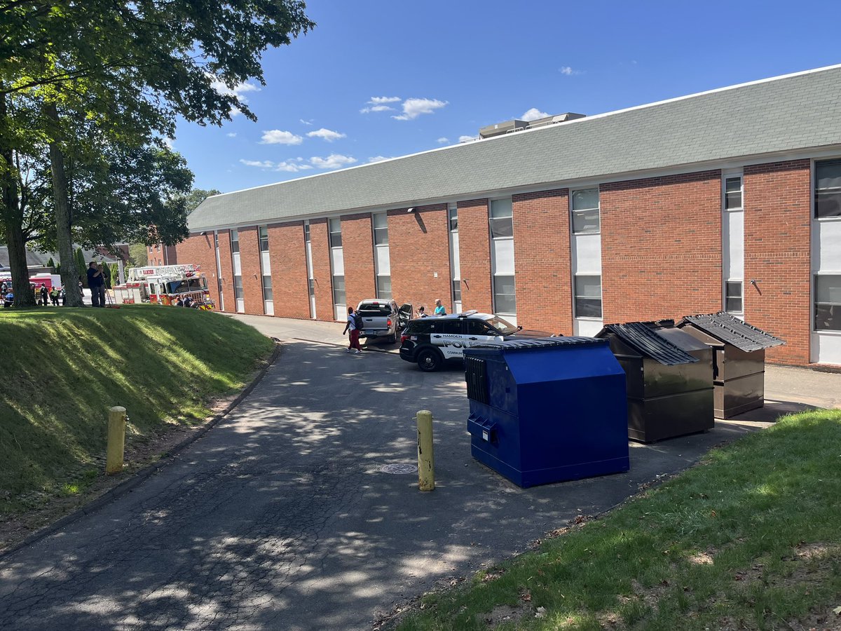 🚨BREAKING: A truck has crashed into the side of Perlroth Hall at Quinnipiac Univ. 

Four people were inside of the vehicle. One adult was seen inside of an ambulance, but no reported injuries. 

Witnesses say the driver was driving at a high speed into the building 
—
<a href="/Q30News/">Q30 News</a>