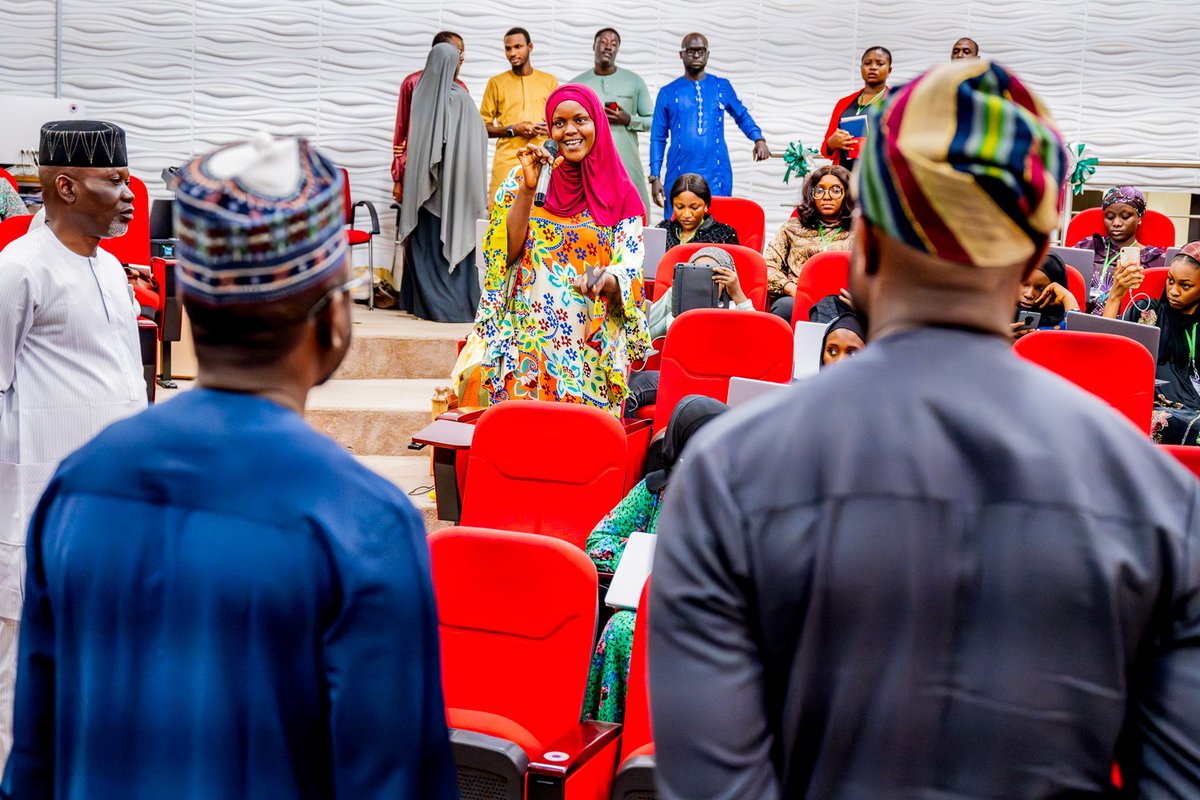 NITDANigeria's tweet photo. The Honourable Minister, Federal Ministry of Communications, Innovation and Digital Economy, Dr @bosuntijani in company of the  Director General, @NITDANigeria, @KashifuInuwa visited the e-Government Training Centre, Kubwa, where two trainings, Women ICT Training and Empowerment programme  & SB4KIDS, are concurrently taking place.

The Minister had an interactive session with some of the beneficiaries and expressed his delight in the effort so far. He assured that such initiative would be extended to all states of the nation.
