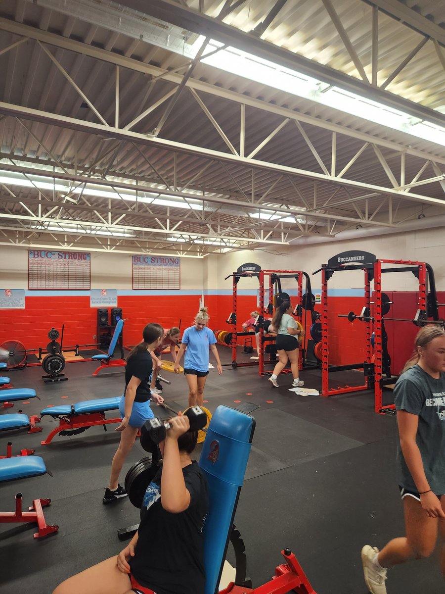 First day of school✅ 
28 girls who ABSOLUTELY ROCKED this lift✅
Bring on the school year!!!
#FillTheShips #BucTough