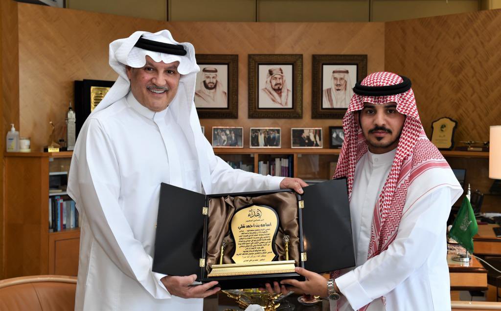 KSAembassyEG's tweet photo. السفير  @osamanugali يكرّم الطالب محمد بن لافي العازمي بمناسبة حصوله على درجة الدكتوراه في تخصص الكيمياء العضوية، من كلية العلوم بجامعة الإسكندرية. وهنأه السفير متمنياً له المزيد من النجاح في خدمة دينه ومليكه ووطنه، معرباً عن اعتزازه بأبناء الوطن الدراسين في مصر. https://t.co/rGalWZLOCp