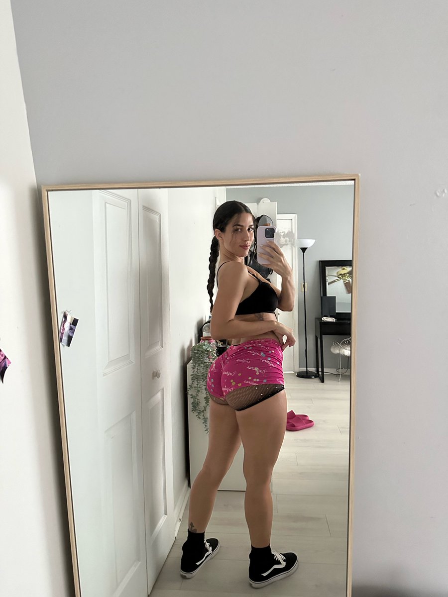 debiidonuts's tweet photo. Class fit https://t.co/ffGPHLTNAI