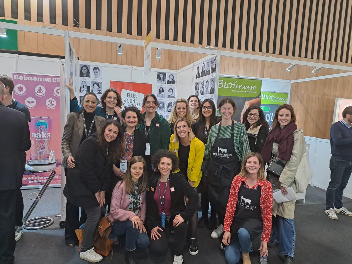 ellessontfood's tweet photo. #Flashback
🥨🥯🧁Un stand @sandwichshows les 12 &amp; 13 avril qui n’a pas désempli ! 
👏🏻 🏆👏🏻 Des #snackingdor remportés par 
🥇 Anne Vincent de @yumgofood 
🥇 Alexandra Dirand de @BallymaloeFood 
🥇 @HeleneSamuel de #Piq_et_Pig
#2esemestre2023 #ellessontfood https://t.co/PMHXRUJFd2