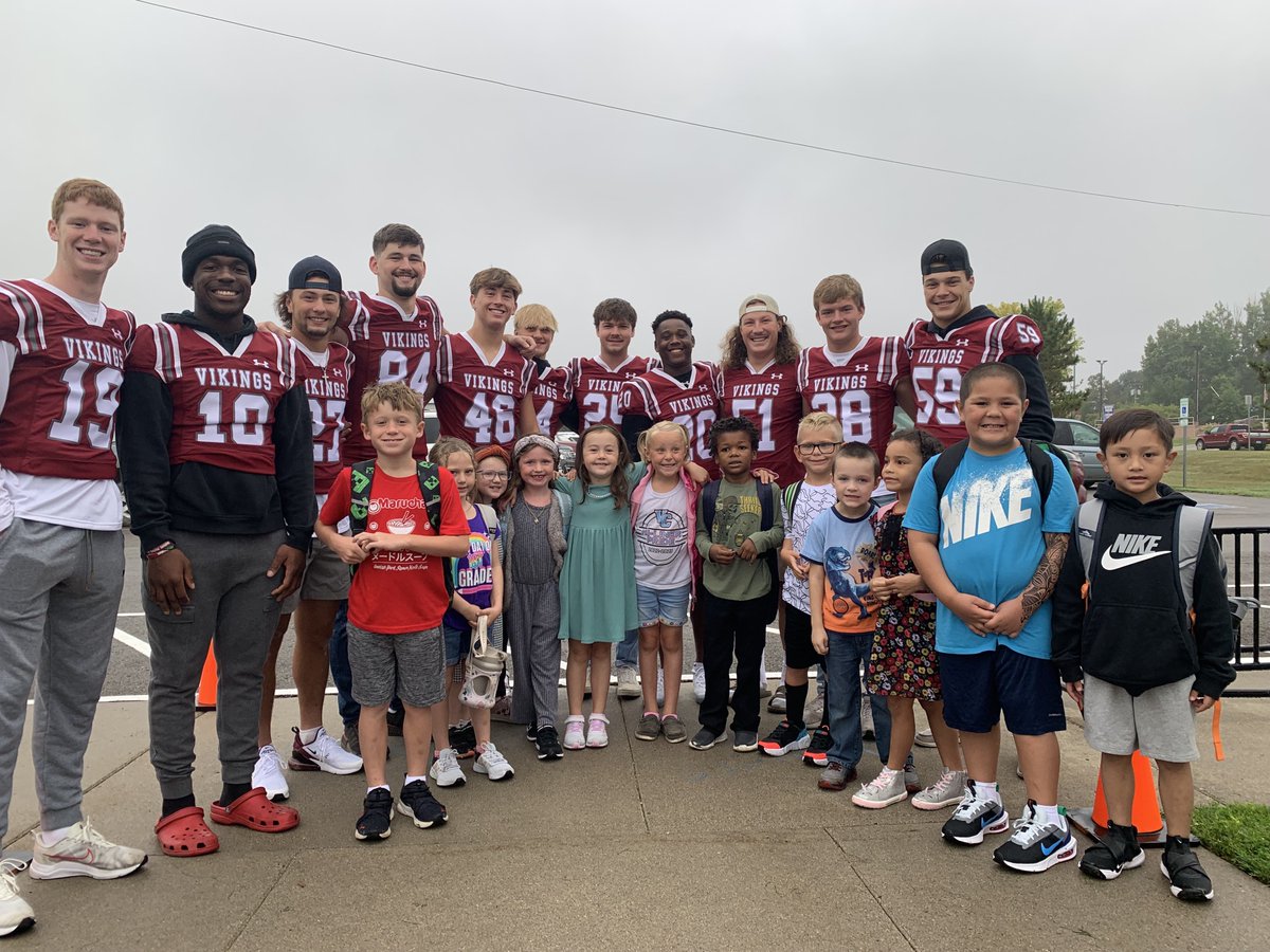 Viking Football was happy to welcome students at our local elementary schools this morning for their first day!

#VIKINGPRIDE