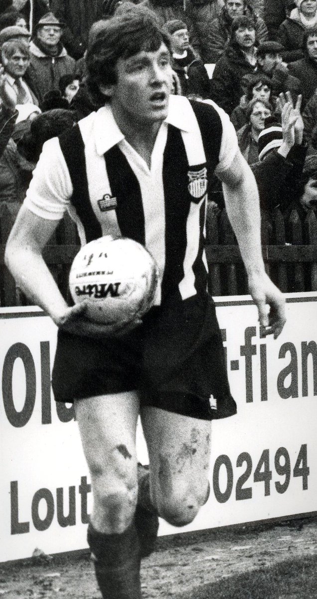 Kevin Moore 🏴󠁧󠁢󠁥󠁮󠁧󠁿 Grimsby Town ⚫️⚪️ 1976-87 League Appearances 400 🏟️ League Goals 27 ⚽️ #gtfc #grimsbytown @officialgtfc