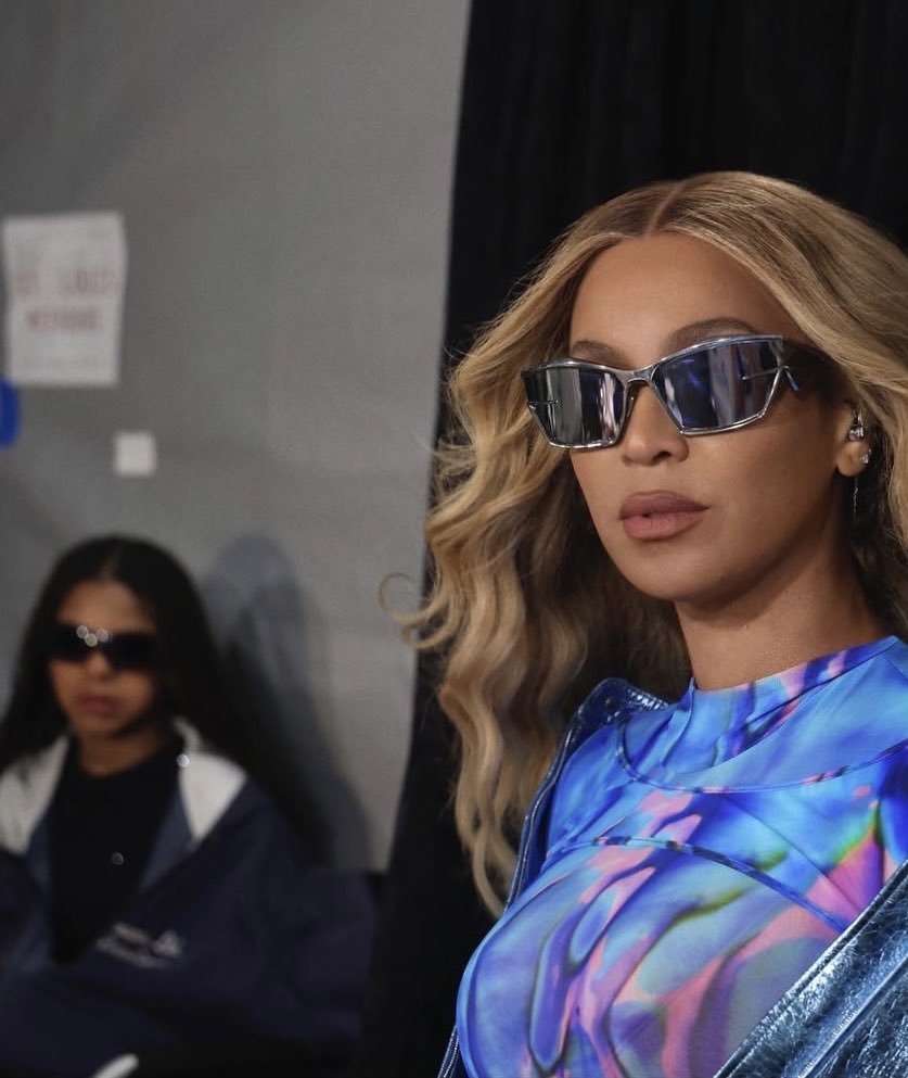 beyonceaccess's tweet photo. BEYONCÉ &amp; BLUE IVY 💙 https://t.co/mzmGZiLpzC