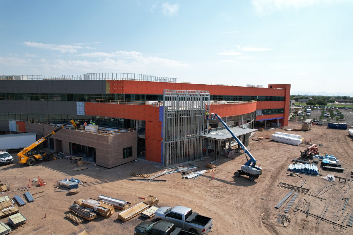 KitchellCos's tweet photo. It's a beautiful day as construction hums along at @PhxChildrens Arrowhead Campus. #kitchellprogress #pediatric #healthcare #construction
@HKSArchitects https://t.co/EkFHwEBvXG