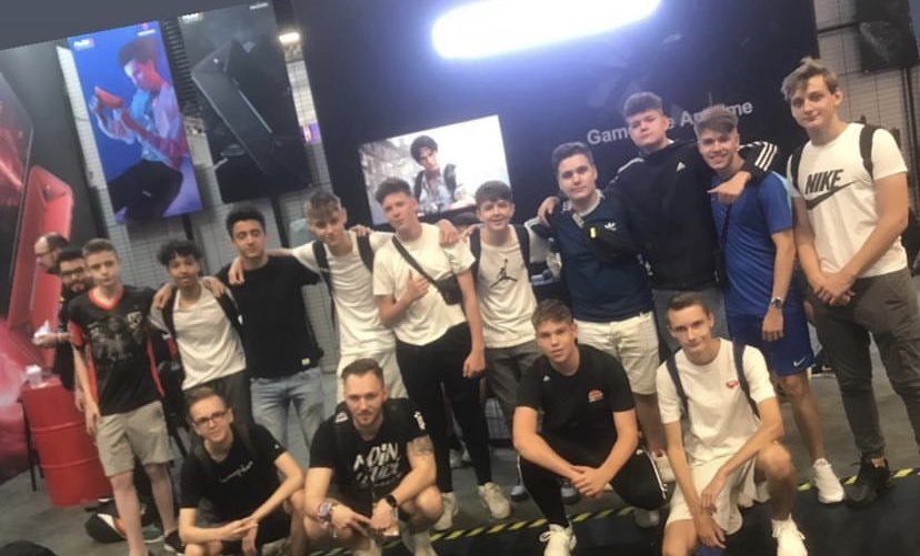 JulianCoM tweet media