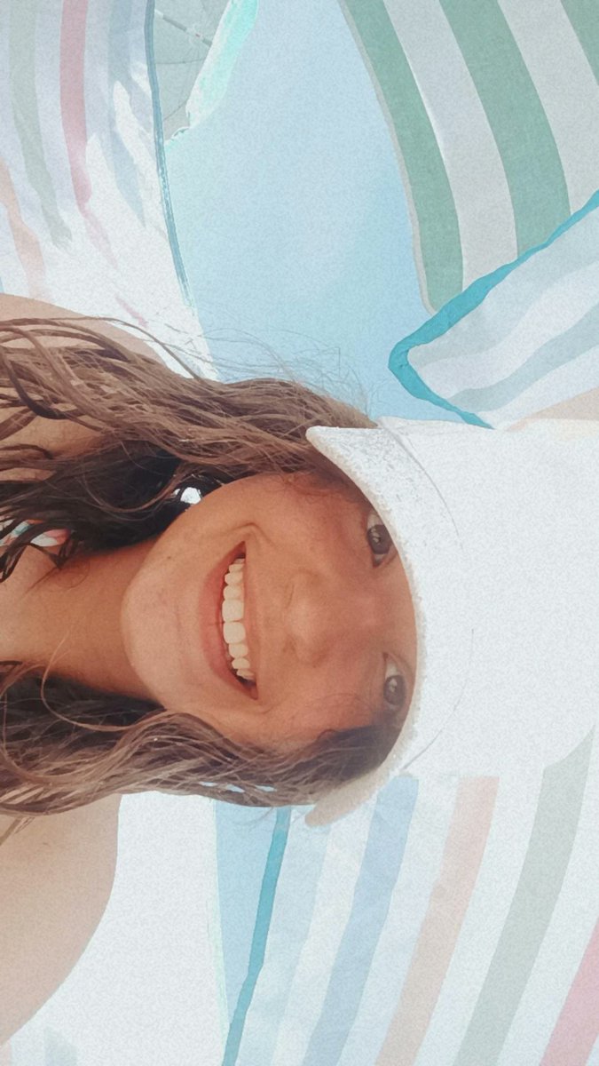 _a_catarinaa's tweet photo. sunny day means beach day 🫶🏼 https://t.co/hlJMz8tsae